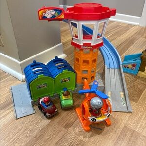 Little people Wheelies Launch and Chase Police Tower with helicopter
